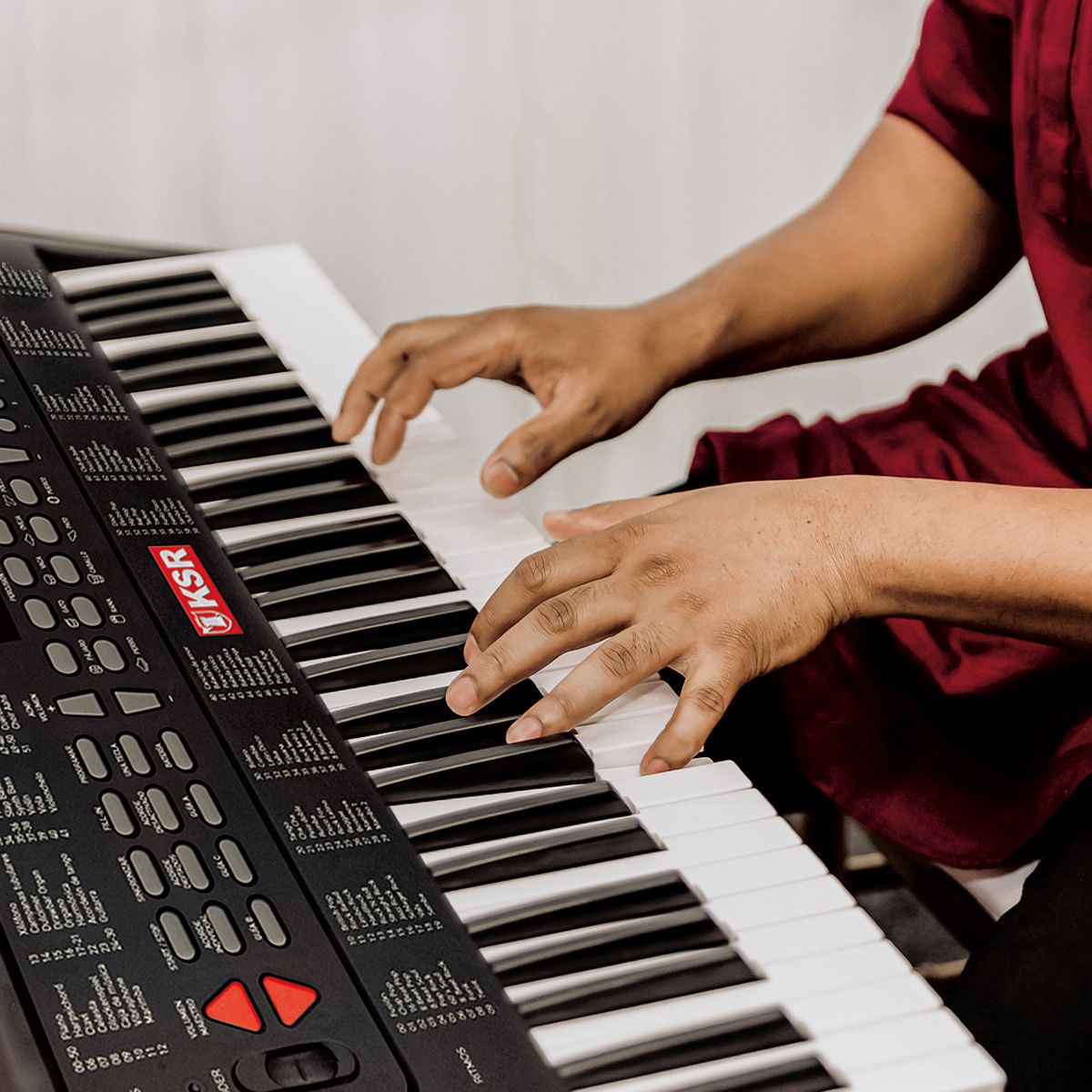 Teclado musical con 54 teclas, 100 tonos y 10 demos