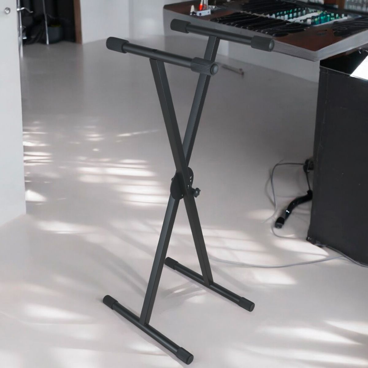 Stand ajustable metálico de acero para teclado negro