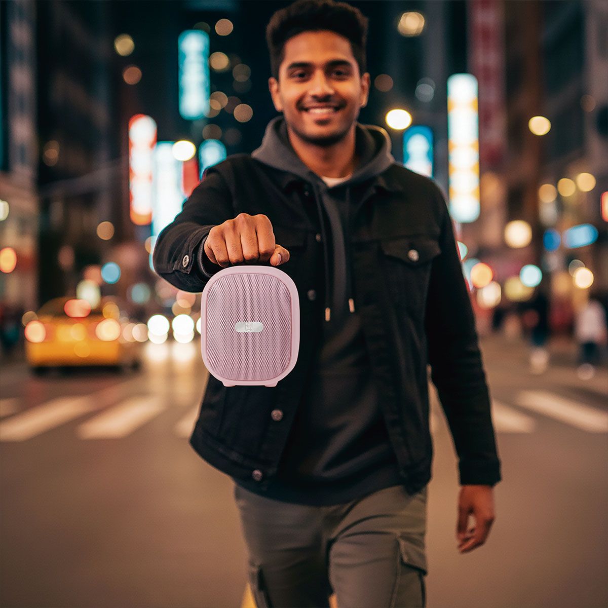 Bocina portátil recargable 15W RMS con reproductor FM rosa
