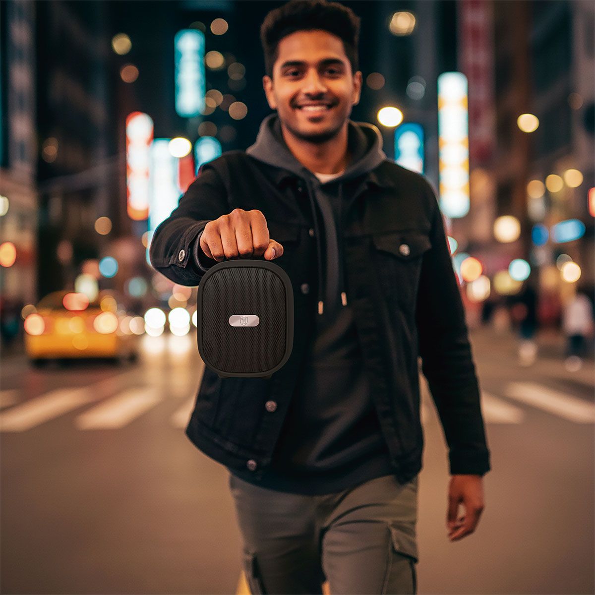 Bocina portátil recargable 15W RMS con reproductor FM negro